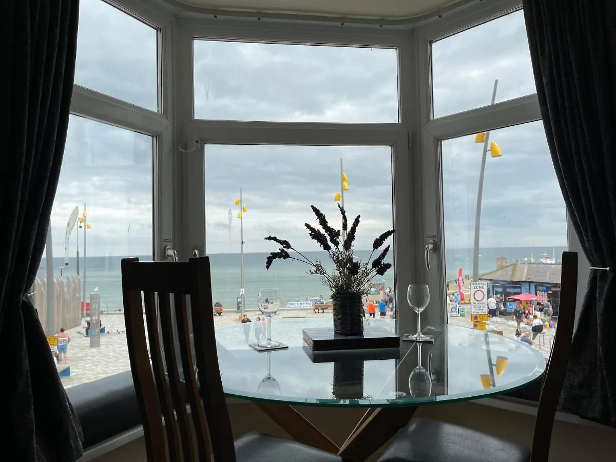 Harbour View Holiday Let - Entire 3 Bedroom Maisonette With Spectacular Harbour And Sea Front Views Sleeps 5 Bridlington