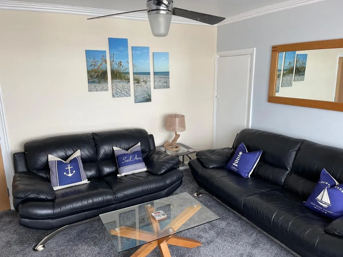 Harbour View Holiday Let - Entire 3 Bedroom Maisonette With Spectacular Harbour And Sea Front Views Sleeps 5 Bridlington 0*,