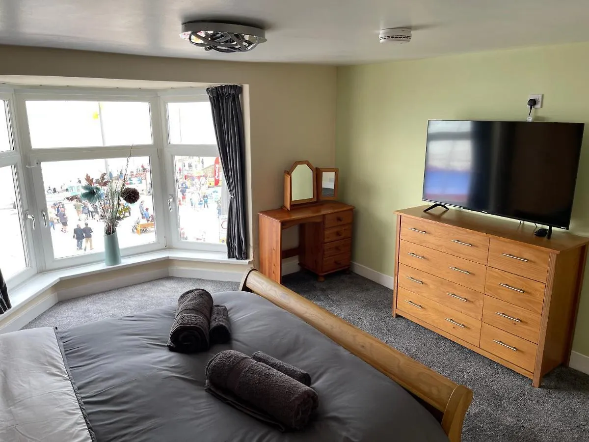 Harbour View Holiday Let - Entire 3 Bedroom Maisonette With Spectacular Harbour And Sea Front Views Sleeps 5 Bridlington 0*,  Verenigd Koninkrijk