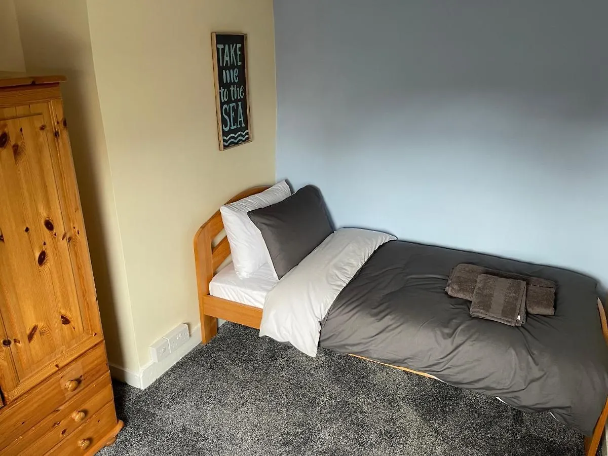 Harbour View Holiday Let - Entire 3 Bedroom Maisonette With Spectacular Harbour And Sea Front Views Sleeps 5 Bridlington